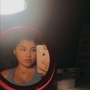 Meet your Posher, Carolina